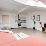 Central Cool Apt With Terrace - Leg11