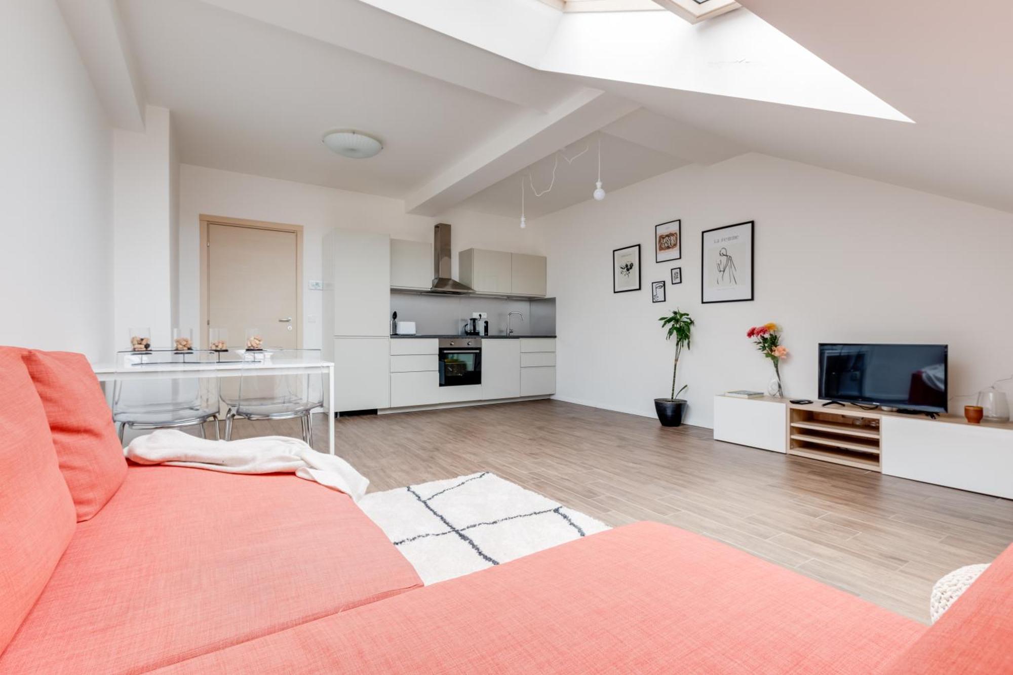 Cool With Terrace - Leg11 Apartment *