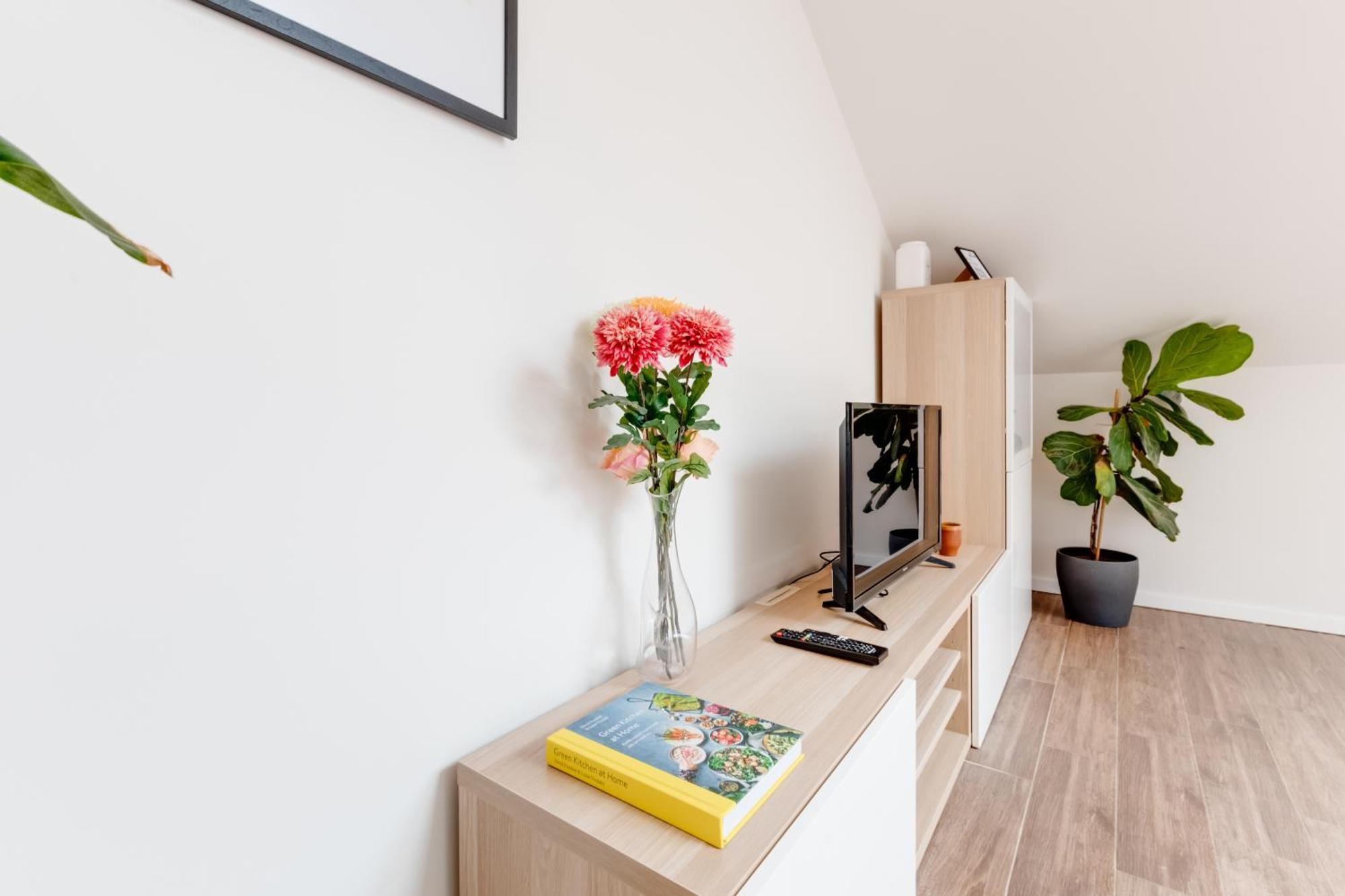 Cool With Terrace - Leg11 Apartment